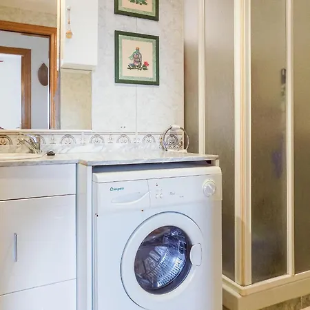 2 Bedroom Beautiful In Apartment *