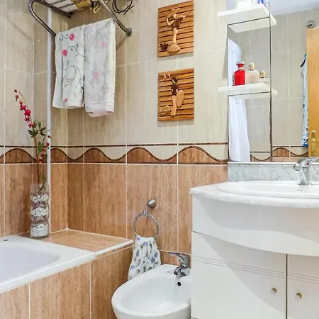 2 Bedroom Beautiful In Apartment Oropesa del Mar